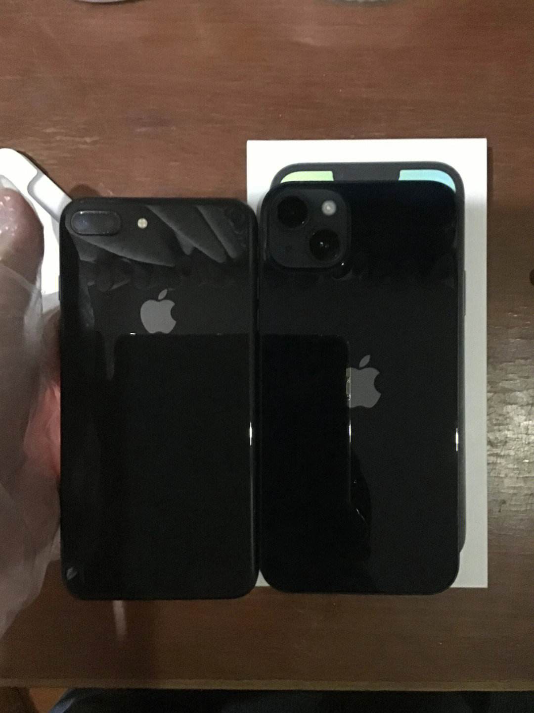 苹果8p黑色版和白色版苹果8p电池下面的黑色垫片-第1张图片-果博